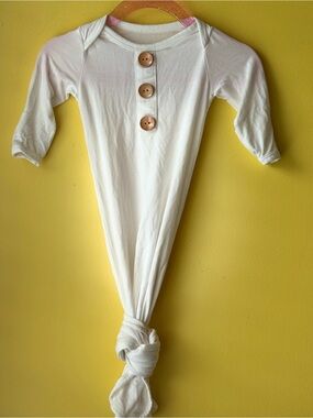 +NWOT Suzel White Knotted Gown 0-3M Baby Bamboo Wood Button Sleeper Newborn